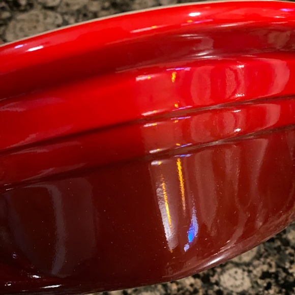 Le Creuset Heart Shaped Stoneware 2.5 Quart - Picture 3 of 5